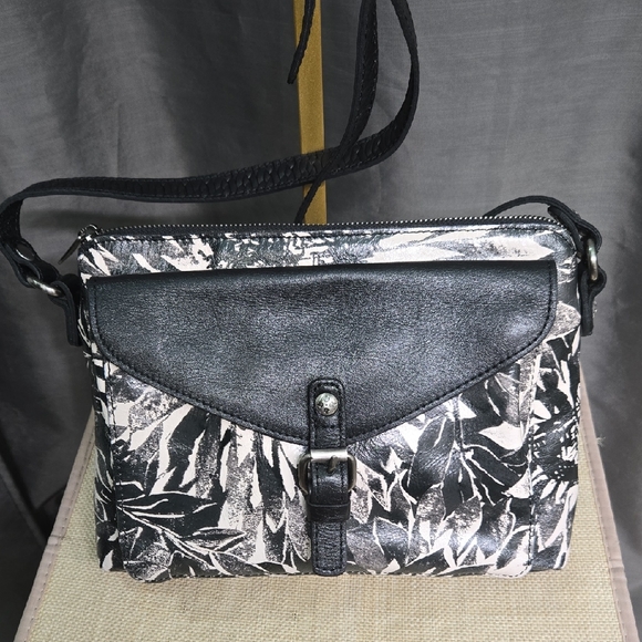 Patricia Nash Handbags - Patricia Nash Black and White Crossbody Bag EUC